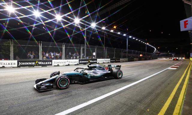 2018 Singapore GP SINGAPORE STREET CIRCUIT SINGAPORE SEPTEMBER 16 Lewis Hamilton Mercedes AMG F