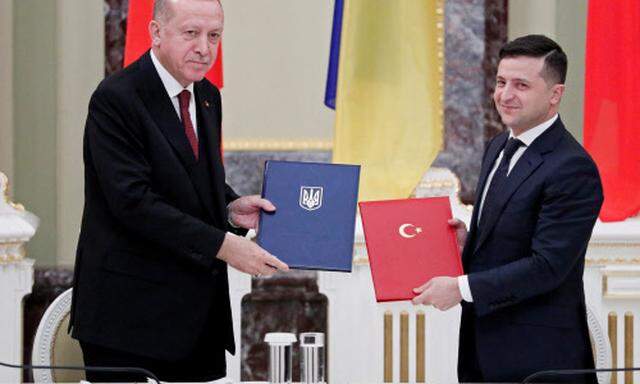 Der türkische Präsident, Recep Tayyip Erdogan, mit seinem ukrainischen Amtskollegen Volodymyr Zelensky 