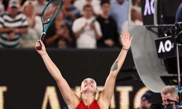 Aryna Sabalenka feiert ihren Sieg bei den Australian Open.