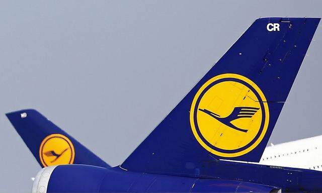 An Bord eines Lufthansa-Fluges von München nach Budapest bedrohte ein Mann eine Stewardess mit einer Rasierklinge.