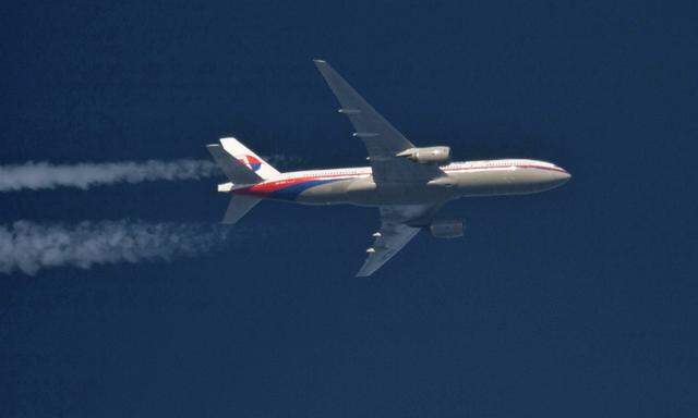 Boeing 777 Malaysian Airlines with the registration number 9M-MRO flies over Poland
