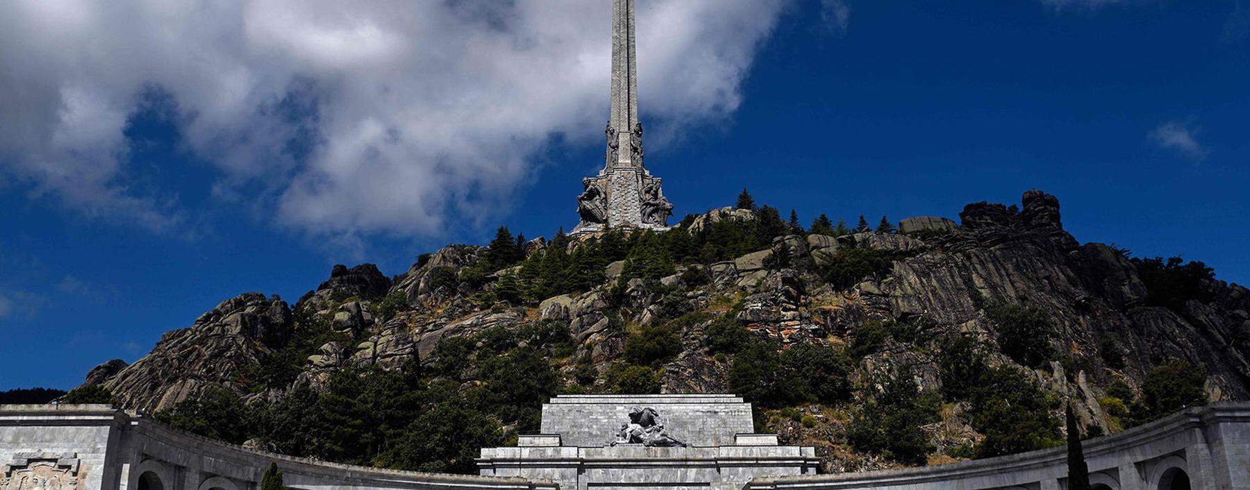 Francos Mausoleum im Tal der Gefallenen nahe Madrid ist zum Pilgerort für viele rechte Nostalgiker geworden. 