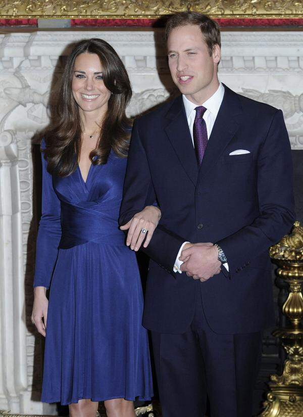 Diana scheint für Herzogin Kate immer wieder ein Stilvorbild zu sein. Für ihr Verlobungsinterview wählte die 36-Jährige dieses mittlerweile weltberühmte blaue Kleid aus. 