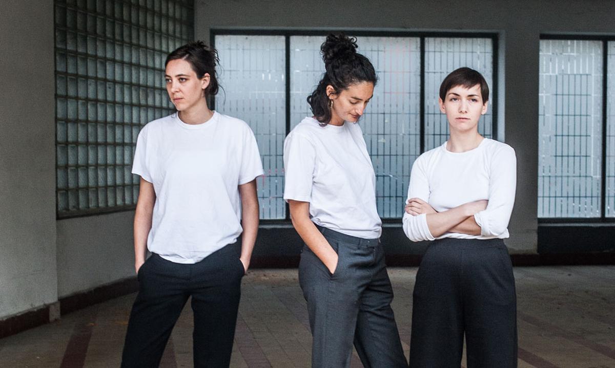 MES MEUFS. Michaela Kisling, Elisa Bergmann, Sophie Hammer (v. l.) verwischen in der Praxis des Ganging Grenzen zwischen Disziplinen.