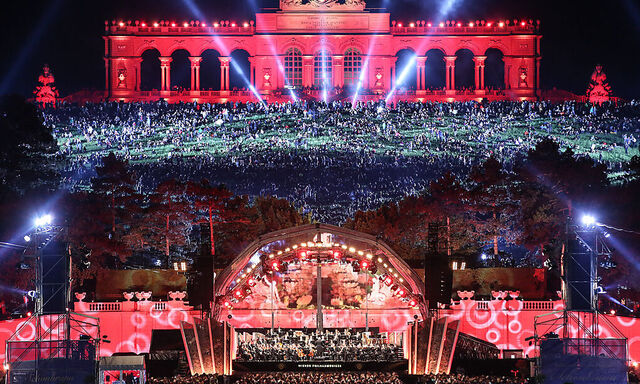 Das Sommernachtskonzert lockte Tausende Menschen nach Schönbrunn.