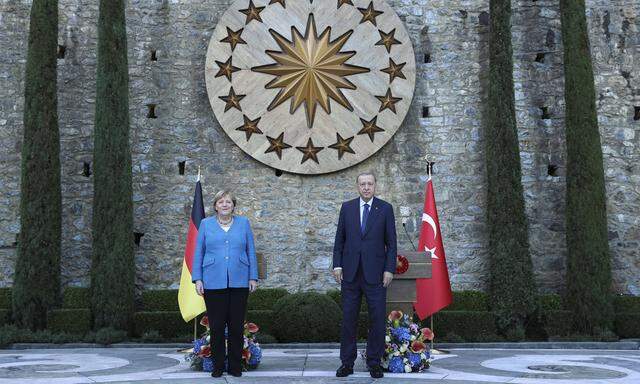 Eine nicht immer einfache Beziehung: Angela Merkel verabschiedet sich von Recep Tayyip Erdoğan.  