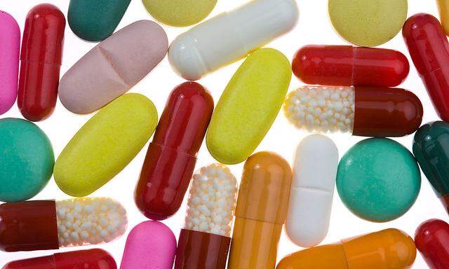 Bunte Tabletten und Medikamente