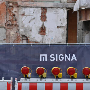 Nach dem Insolvenzantrag der Signa Holding gerät offenbar auch die Signa Prime ins Wanken.