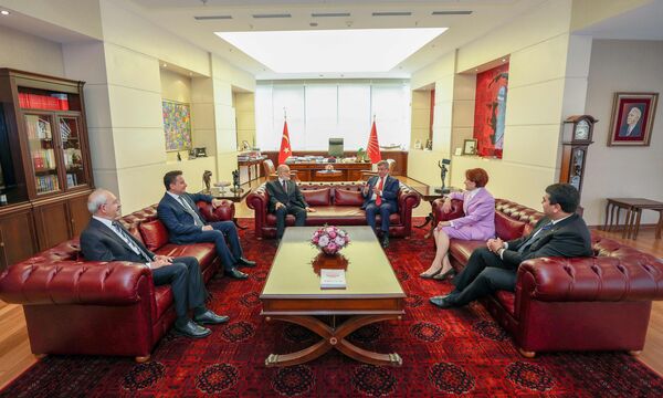 Die Obleute von sechs Parteien haben eine Allianz für die Wahl im kommenden Jahr gegründet.