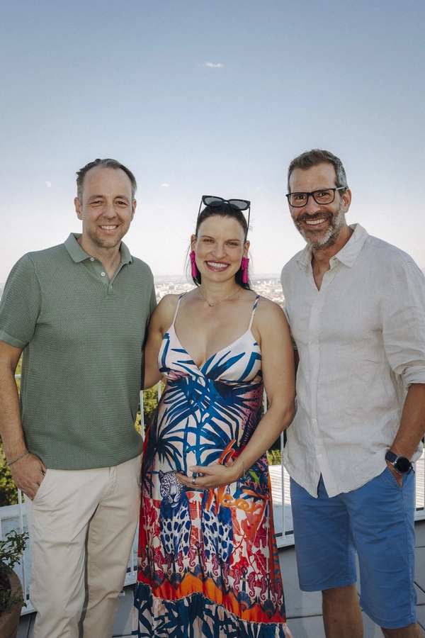 The hosts Patrik Gräftner (left) and Michael Posch with dancer and presenter Conny Kreuter.