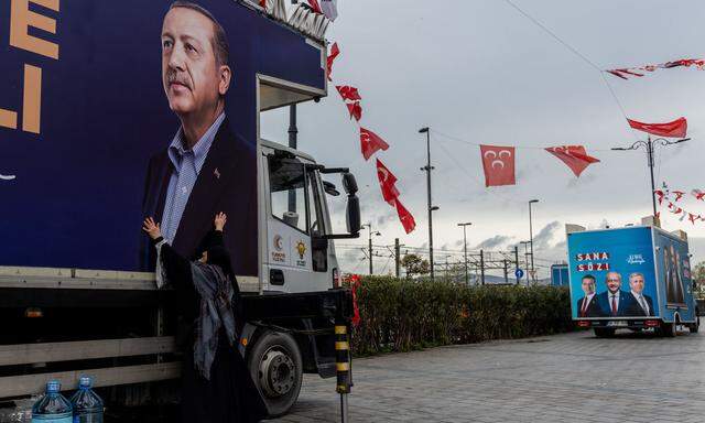 Bis Samstagabend rollen die Wahlkampfbusse durch die Türkei. Recep Tayyip Erdoğan kämpfte bis zuletzt um seine Macht.