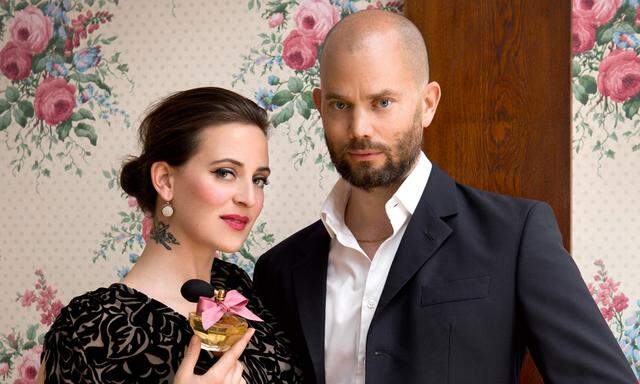 „Loverose“.  Lena Hoscheks Parfum-premiere in Kooperation mit Alexander Lauber kommt bald.