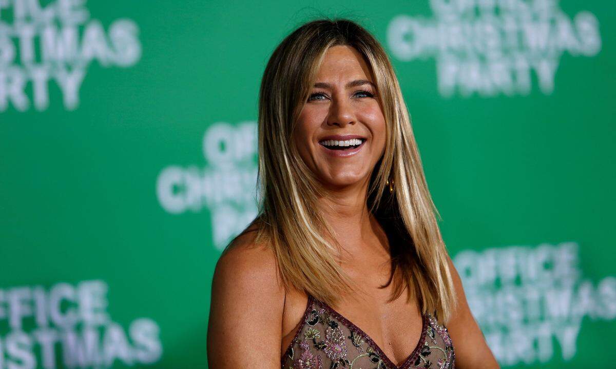Im Vorjahr auf Platz zwei, rutschte US-Schauspielerin Jennifer Aniston heuer um eine Stelle nach hinten. Seit dem Erfolg der Fernsehserie "Friends" zählt sie weiterhin zu den großen Stars in Hollywood: In den vergangenen zwölf Monaten verdiente sie 19,5 Millionen Dollar (17 Millionen Euro).