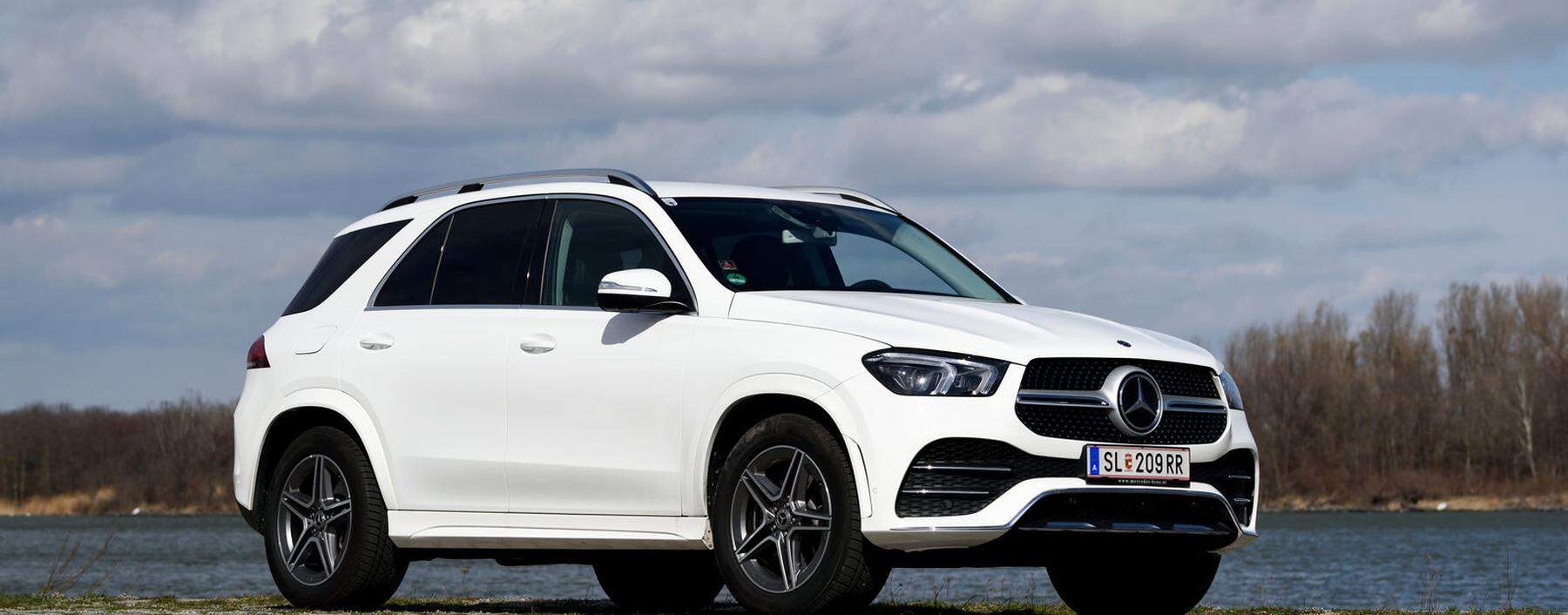 Nah am Wasser: Bei uns ein Schlachtschiff, in den USA bloß „Midsize“ – Mercedes GLE 350 d.