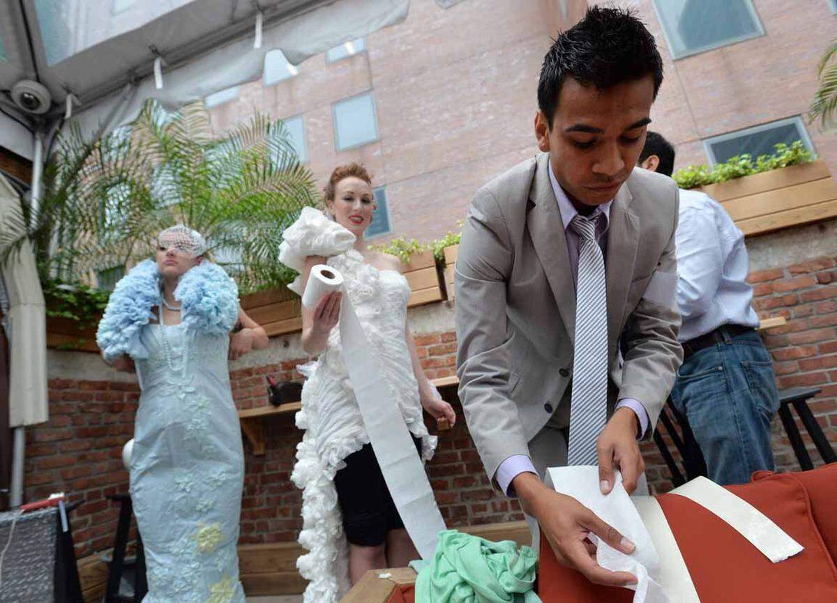 Weitere Impressionen des Toilet Paper Wedding Dress Wettberwerbs in New York City