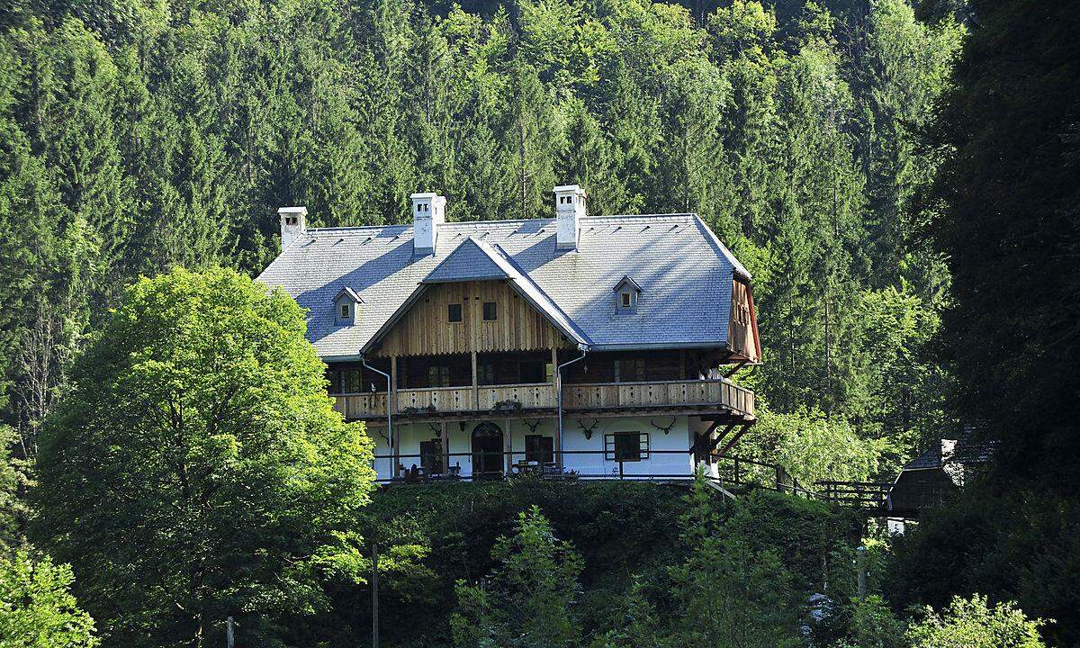. . . die Jagd- und Forstimmobilie Bodinggraben (Oberösterreich) mit einer der schönsten Forsthäuser Österreichs, . . .