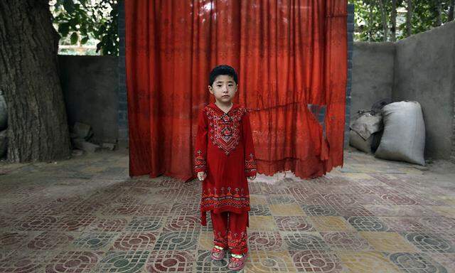 Mindestens eine Million Menschen sind in Umerziehungslagern in Xinjiang interniert. Kinder wissen nicht, wo ihre Eltern sind.