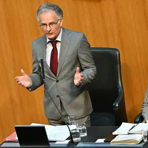 Finanzminister Markus Marterbauer (SPÖ) und Finanzstaatssekretärin Eibinger-Miedl (ÖVP) 