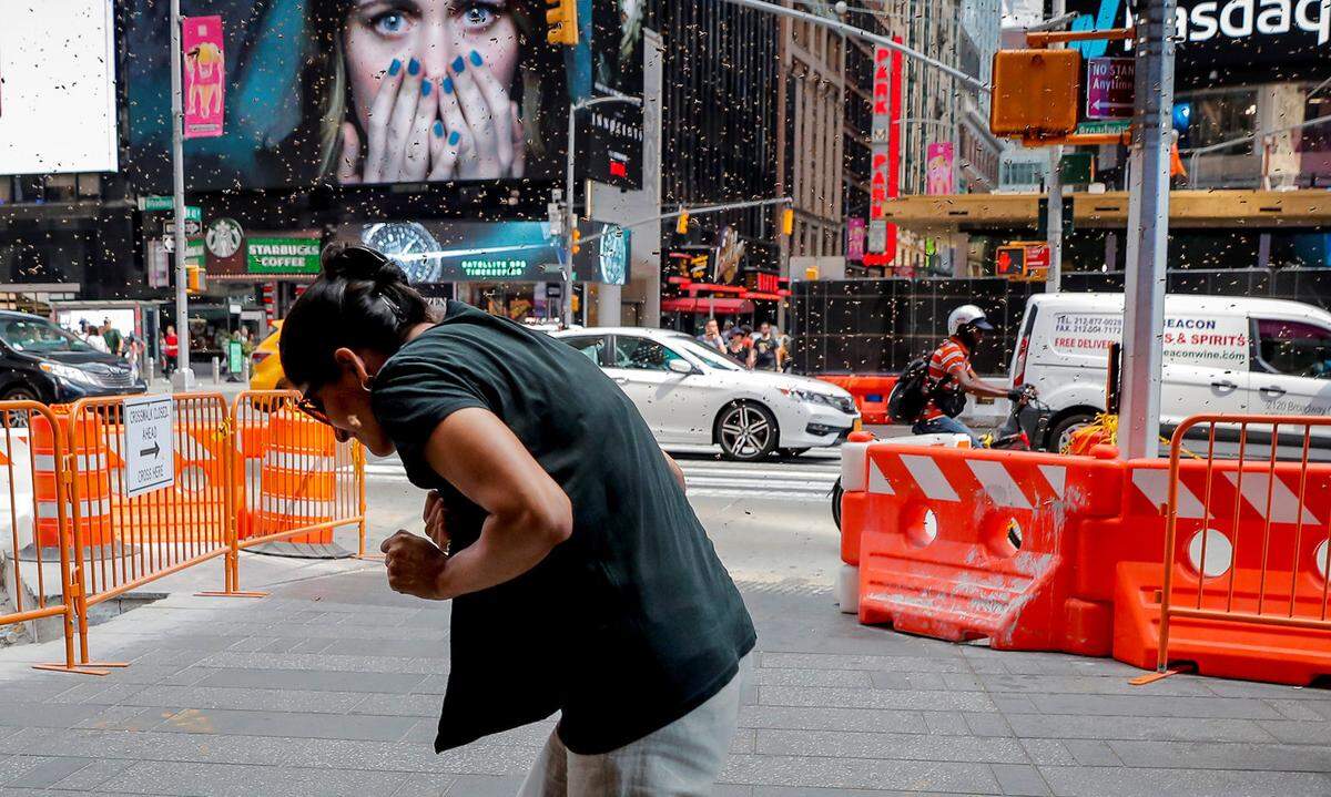 Die Besucher des Times Square machten einen großen Bogen um den Würstelstand.