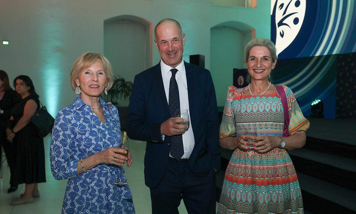 Barbara Ganzinger, Gesellschafterin Wietersdorfer Gruppe (l.), Harald Holzgruber, Inteco-CEO und Susanne Holzgruber, Inteco-Gesellschafterin.