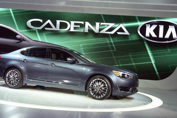 Kia - im Bild der für den US-Markt bestimmte "Cadenza" - verzeichnet mit einem Plus von 13,4 Prozent nach Nissan den zweithöchsten Zuwachs an Neuzulassungen. Mit 12.641 zugelassenen Autos erreicht Kia einen Marktanteil von 3,8 Prozent.