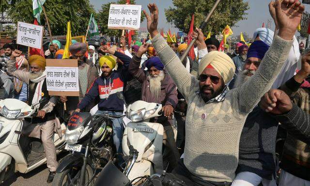 Aufgebrachte Bauern in Amritsar: Die Proteste weiten sich auf zahlreiche Städte aus.
