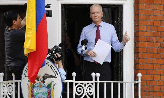 Wikileaks founder Julian Assange prepares to speak from the balcony of Ecuador´s embassy, where he is taking refuge in London