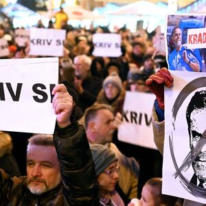Proteste der Bevölkerung gegen Vetternwirtschaft und Bestechung beeindrucken die hochgradig korrupte politische Kaste nur wenig. Bei Verurteilungen fallen die Strafen meist gering aus.
