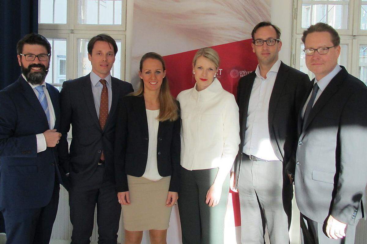 Alexander Nagel (Uniport/re) mit den jungen Führungskräften Thomas Götzl (Principal bei Boston Consulting, Barbara Aichinger (Geschäftsleiterin bei Peek &amp; Cloppenburg), Nora Wiedermann (Prokuristin bei BDO Austria), Alexander Rakosi (Partner bei CMS Reich-Rohrwig Hainz) und Moderator Michael Köttritsch ("Die Presse").