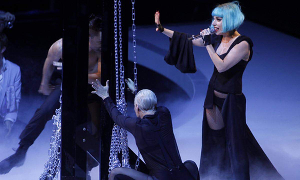 ... Lady Gagas Auftritt im Finale krönte die TV Show. 15.000 Karten waren bei der Live-Sendung dabei. Die Tickets waren binnen weniger Tage ausverkauft.