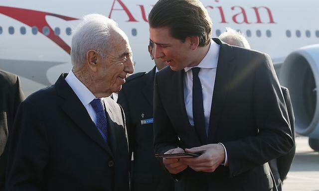 Archivbild vom 30. März: Staatspräsidenten Shimon Peres besuchte erst vor kurzem Österreich und traf dabei auch Außenminister Sebastian Kurz, der derzeit in Isreal ist.