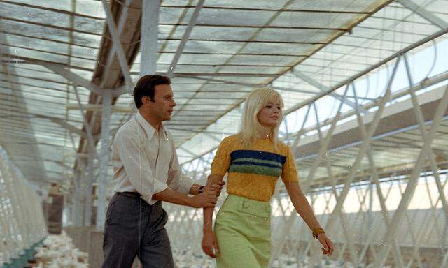 Jean-Louis Trintignant und Ewa Aulin in „La morte ha fatto l'uovo“ („Die Falle“, 1968). 