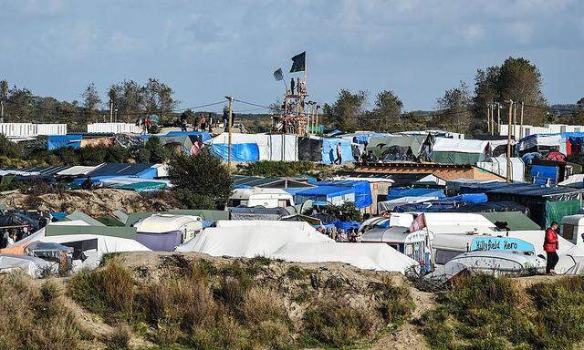 Das Lager in Calais, der "Dschungel", soll geräumt, die Flüchtlinge in ganz Frankreich verteilt werden.