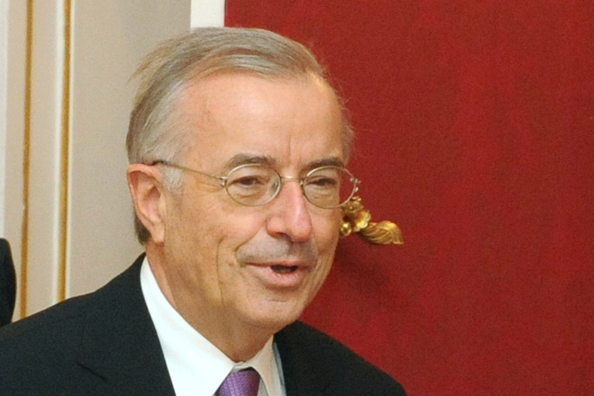 "Ich bedaure die Entscheidung, respektiere sie aber",lässt Vorarlbergs Landeshauptmann Herbert Sausgruber (ÖVP) in einer ersten Reaktion wissen. Er sieht seine Partei durch Prölls Rücktritt in einer schwierigen Situation.