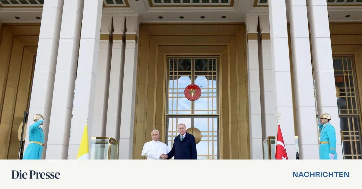 -Hier-ist-nicht-Byzanz-T-rkische-Nationalisten-protestieren-gegen-Papst-Besuch-premium-