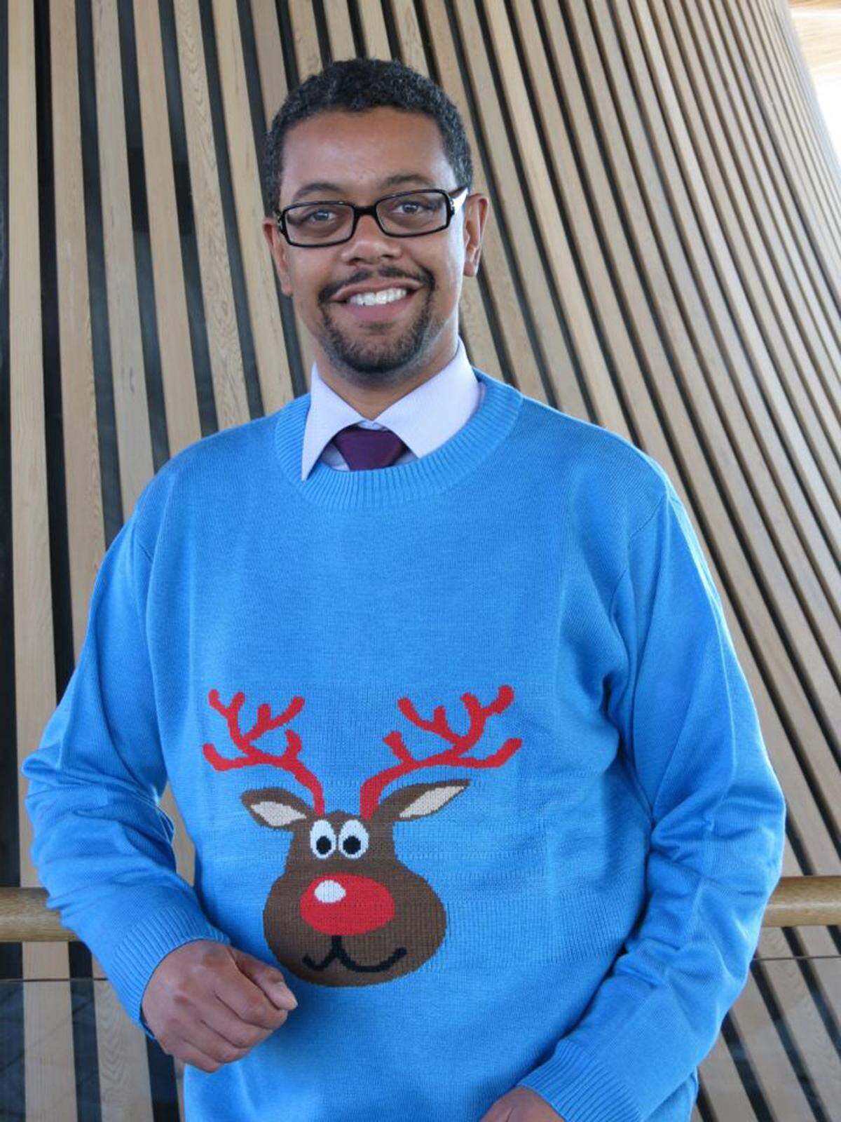 Für die einen ein Ausdruck von Weihnachtsfreude, finden andere den lustigen Brauch nur peinlich. Eine Ausrede doch in einen Pullover zu schlüpfen hat man am 14. Dezember in Großbritannien. Denn da wird der Tag der "Christmas Jumper" für den guten Zweck zelebriert.