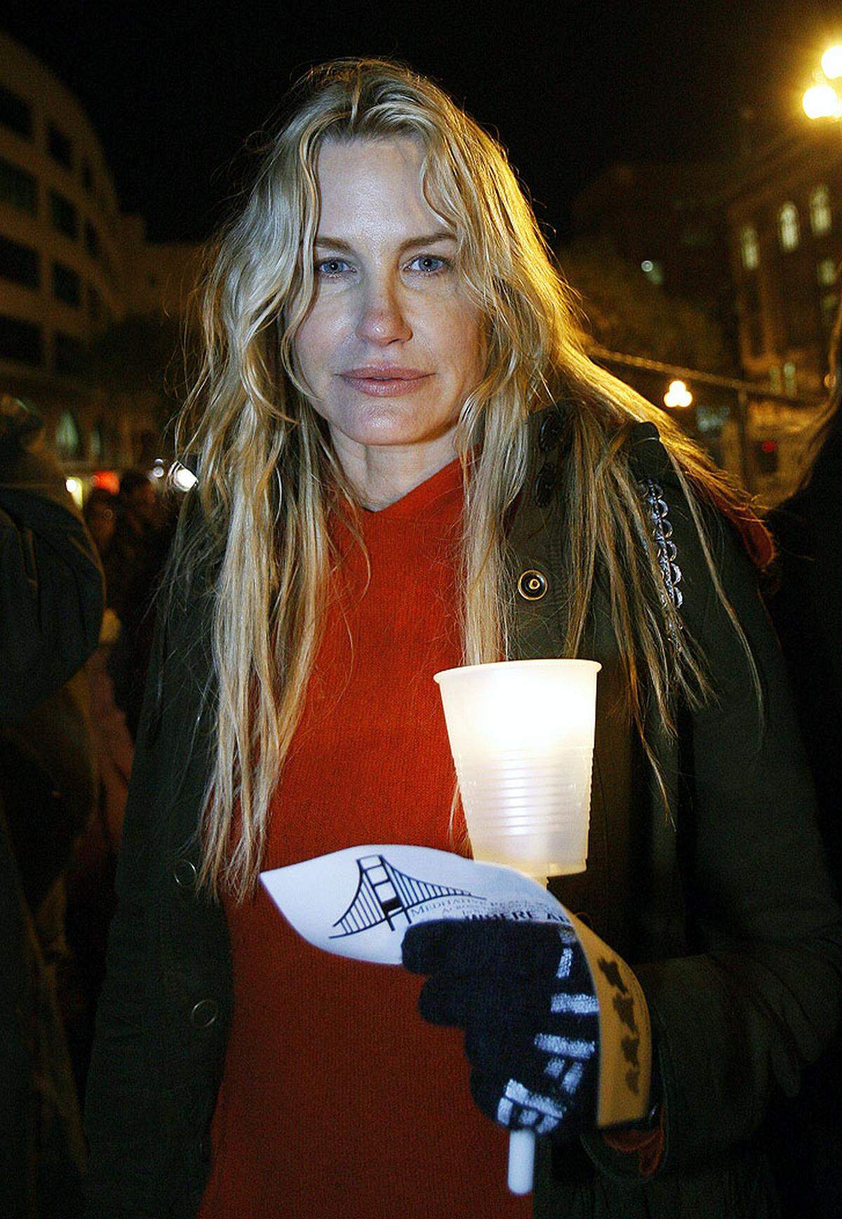 Aufmerksamkeit bekam sie 2002 auch durch ihren Auftritt im Musikvideo "Feel" von Robbie Williams.