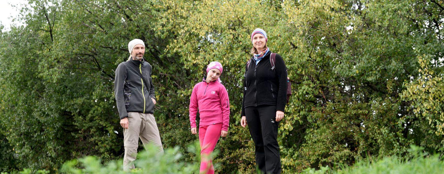 Michael Morgenbesser wandert mit Familie am Wienerberg.