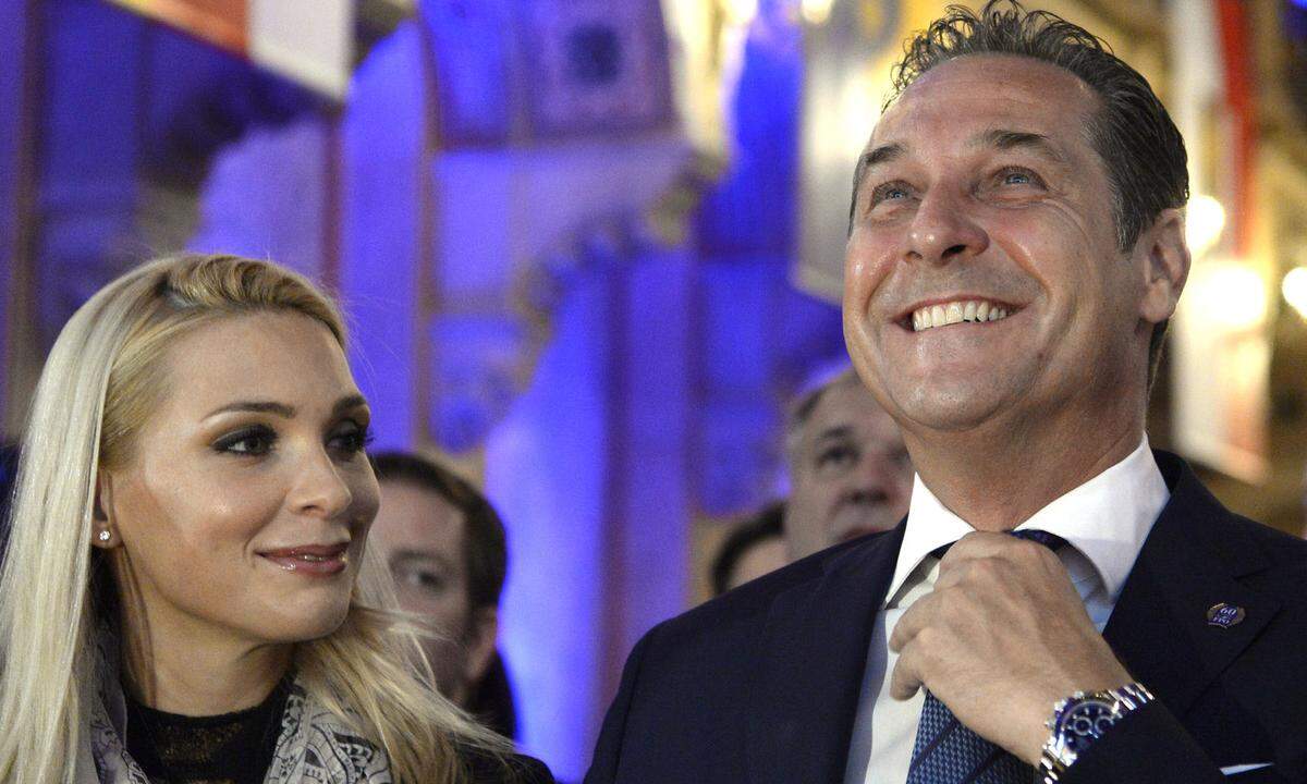 "Du bist ein Wunder." Gemeint ist Hendrik, politisches Neujahrsbaby 2019 - gefeiert von seinem Vater, FPÖ-Chef Heinz-Christian Strache. (Bild: Philippa und Heinz-Christian Strache)