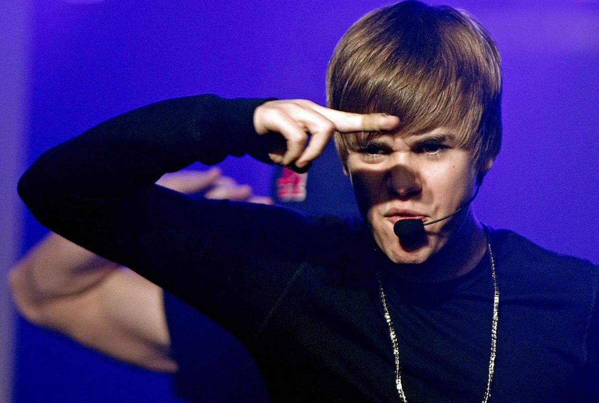Zwei Nominierungen gab es für den 16-jährigen Teenie-Schwarm Justin Bieber: als bester neuer Künstler und bestes Pop-Album des Jahres.