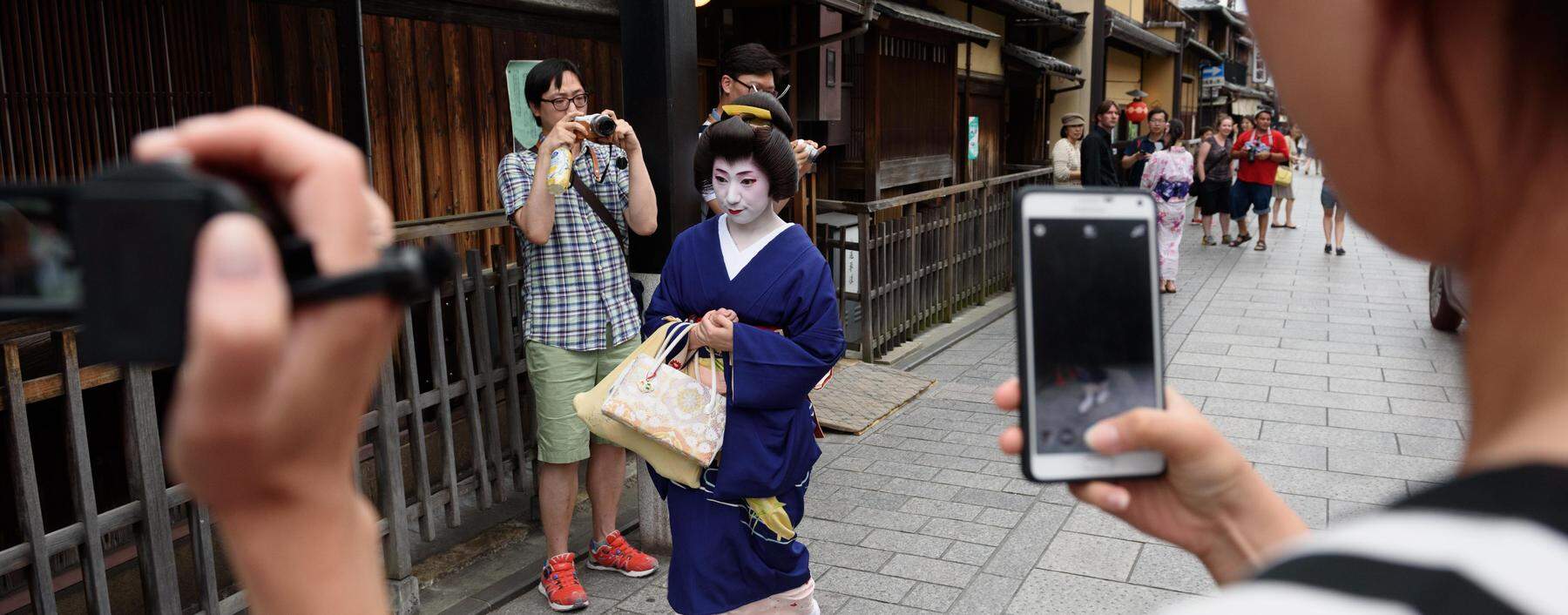 Die Geisha-Künstlerinnen werden von Touristen oft bedrängt und belästigt.
