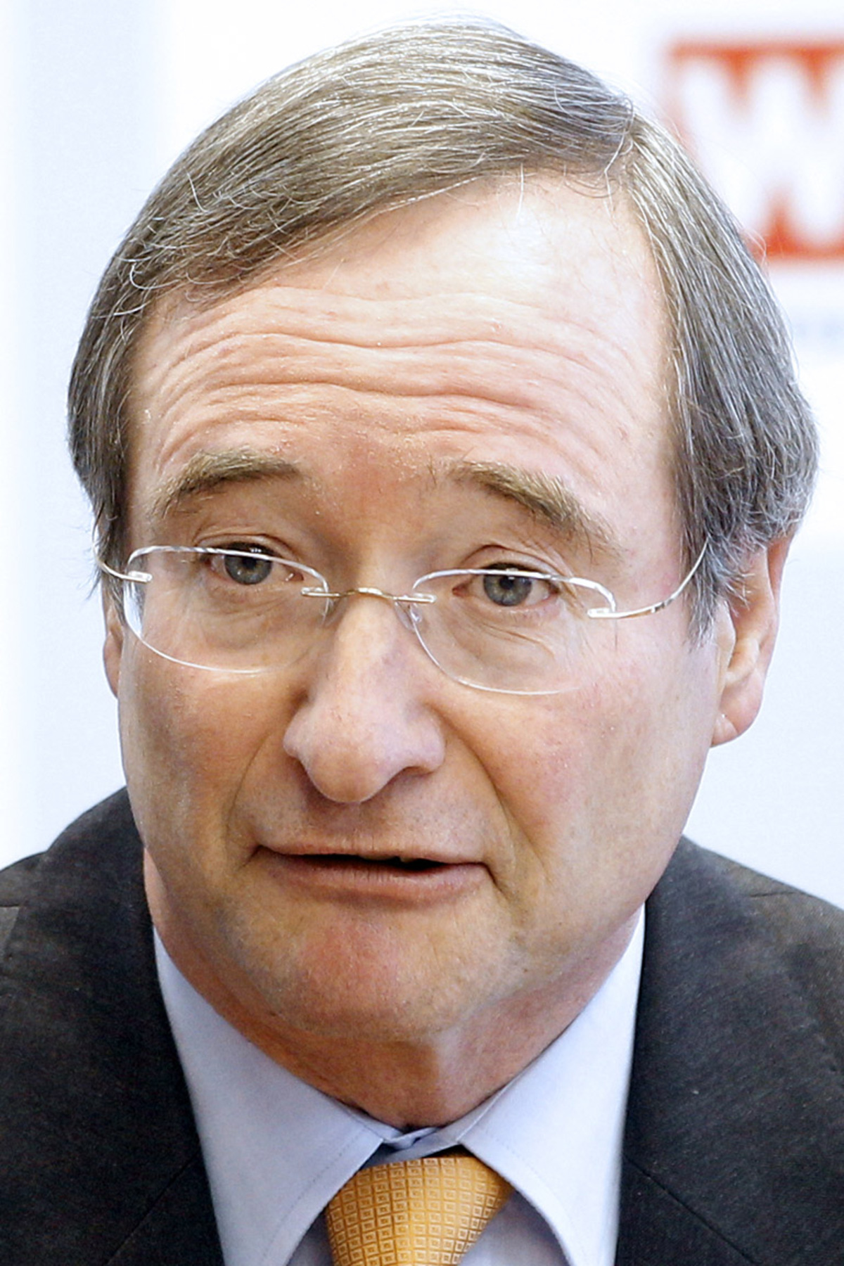 "Ein großer Verlust für die Regierung als auch die Partei", erklärt Wirtschaftskammer-Obmann Christoph Leitl. Er dankte Pröll für seine "großen Leistungen". Dass dieser seiner Gesundheit und seiner Familie den Vorrang gebe, sei zu respektieren, so Leitl.