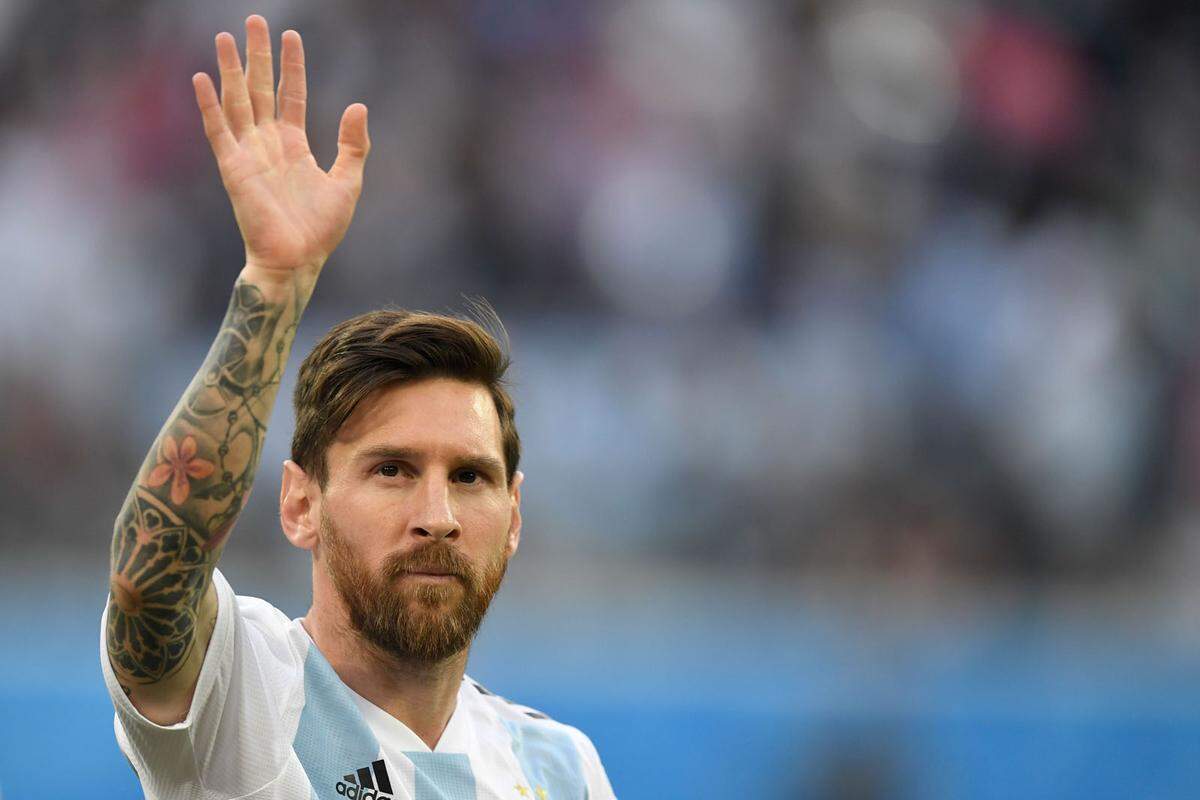 Um seine Zukunft keine Gedanken zu machen braucht sich auch Lionel Messi nicht. Bei Barcelona verlängerte er seinen Vertrag bis 2020/21 und verdient damit jährlich 80 Millionen Dollar, zudem hat er Verträge mit Adidas, Gatorade, Pepsi und vielen mehr.