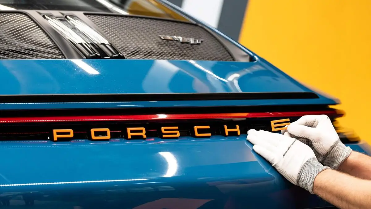 Sparflamme in der Premiumklasse: Porsche und BMW bauen tausende Stellen ab