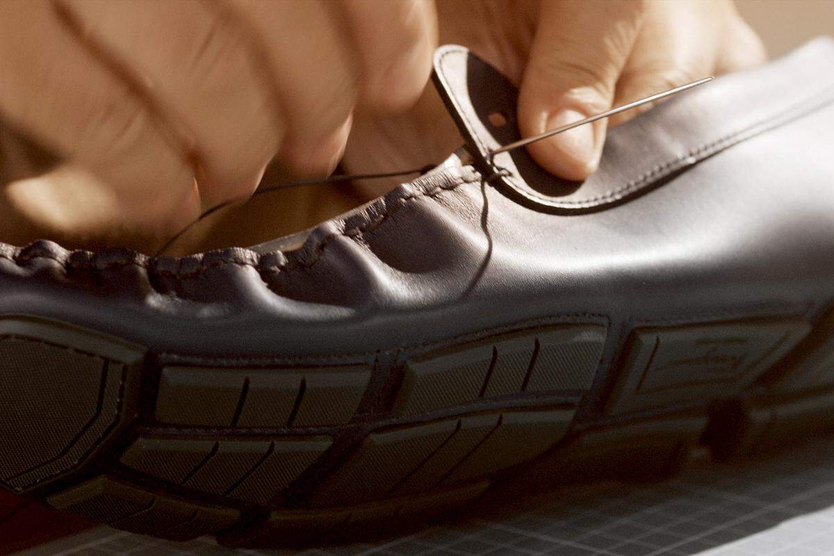 Der Schuh kombiniert den klassischen Mokassin mit dem modernen Driving-Schuh.