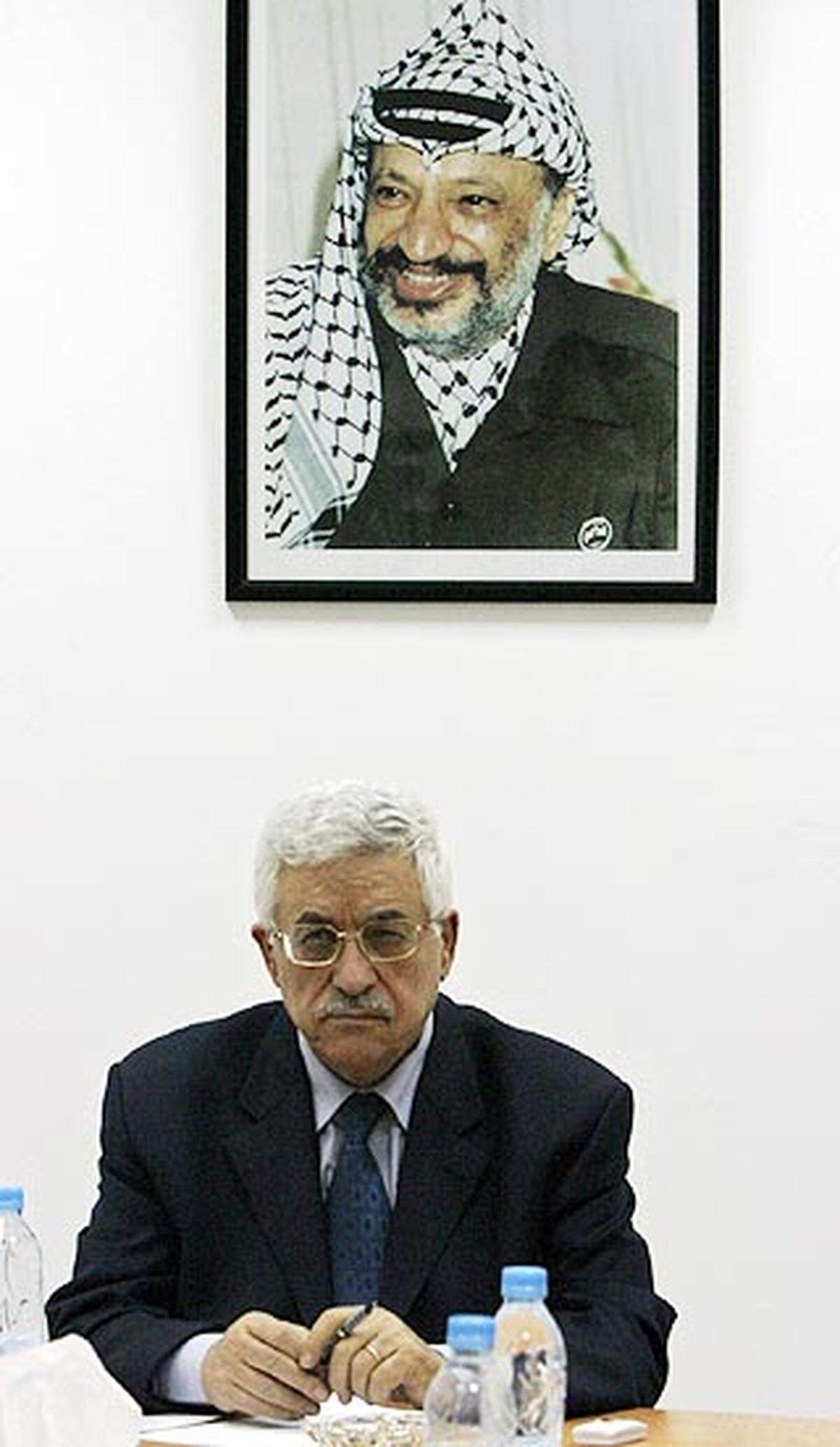 Abbas wird nach Arafats Tod palästinensischer Präsident. In seiner Antrittsrede reicht er Israel "die Hand zum Frieden".  - Räumung der israelischen Siedlungen und Truppenrückzug aus dem Gaza-Streifen. USA setzen Rafah-Abkommen zur Grenzöffnung zwischen Gaza-Streifen und Ägypten mit EU-Beobachtern durch.