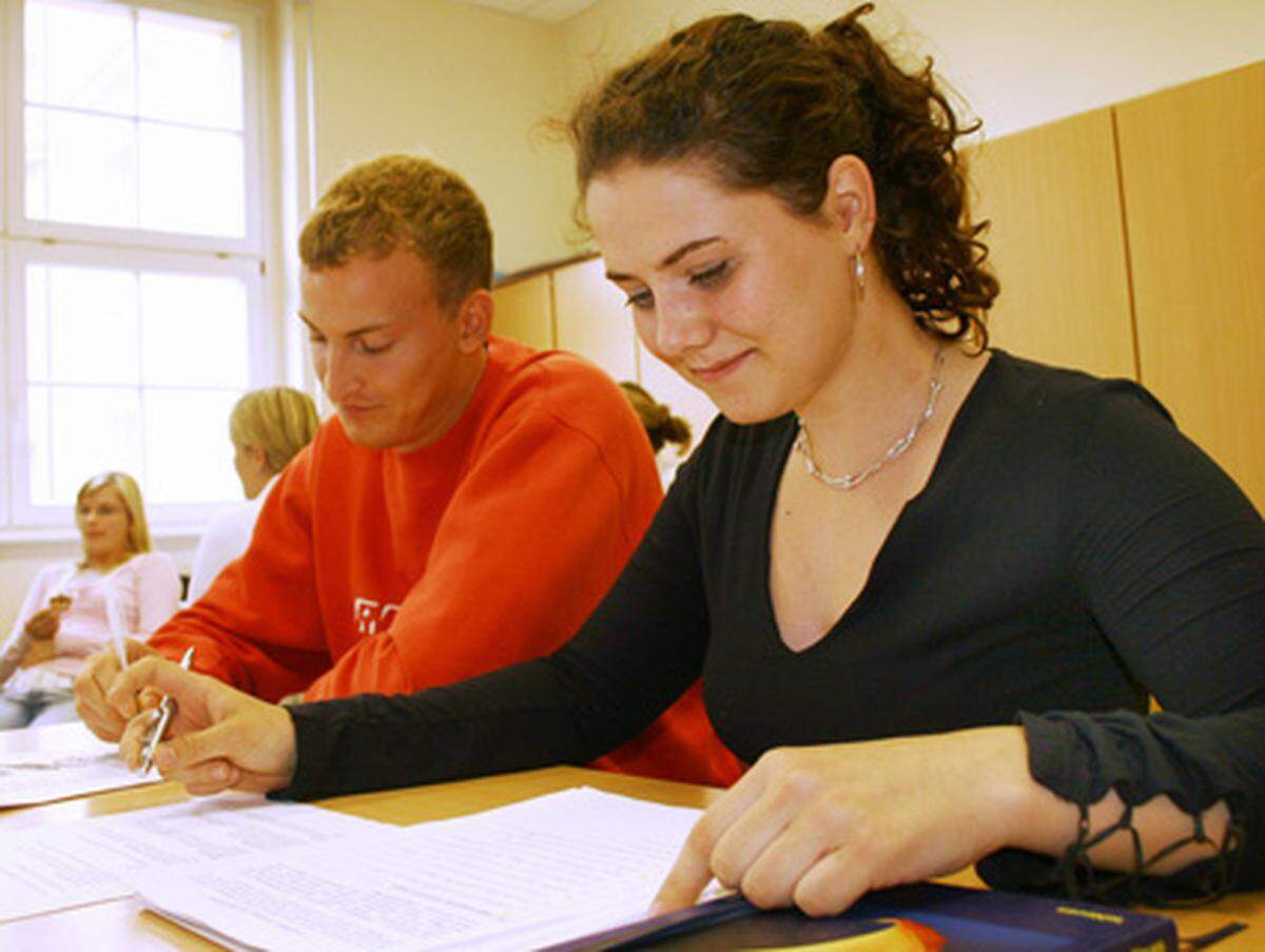 Im Jahr 2000 wurde der erste PISA-Test durchgeführt. Seither findet die Erhebung in regelmäßigen Abständen von drei Jahren statt.