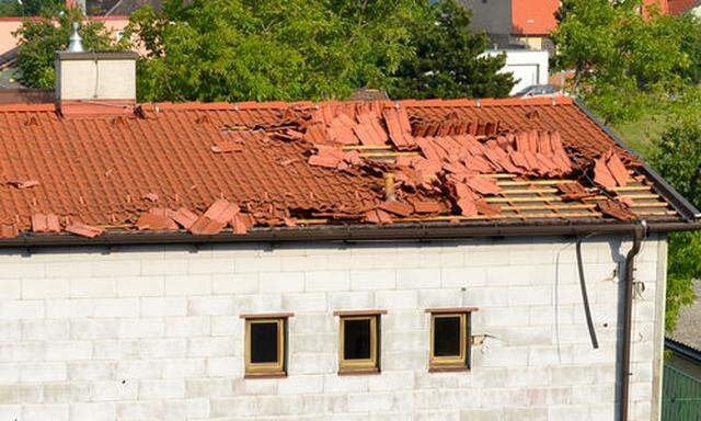 UNWETTER IM NORDBURGENLAND: WINDHOSE FEGTE �BER M�LLENDORF