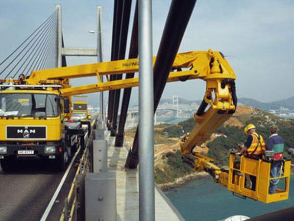 Hoch hinaus kommen Kunden von Palfinger: Die Salzburger sind Weltmarktführer bei Lkw-Kränen.Deutlich flottere Fahrzeuge nutzen die Technologie des nächsten Unternehmens: