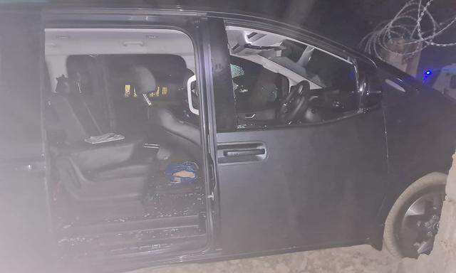Einer der Angreifer erschoss den Fahrer des Autos durch das Fenster.